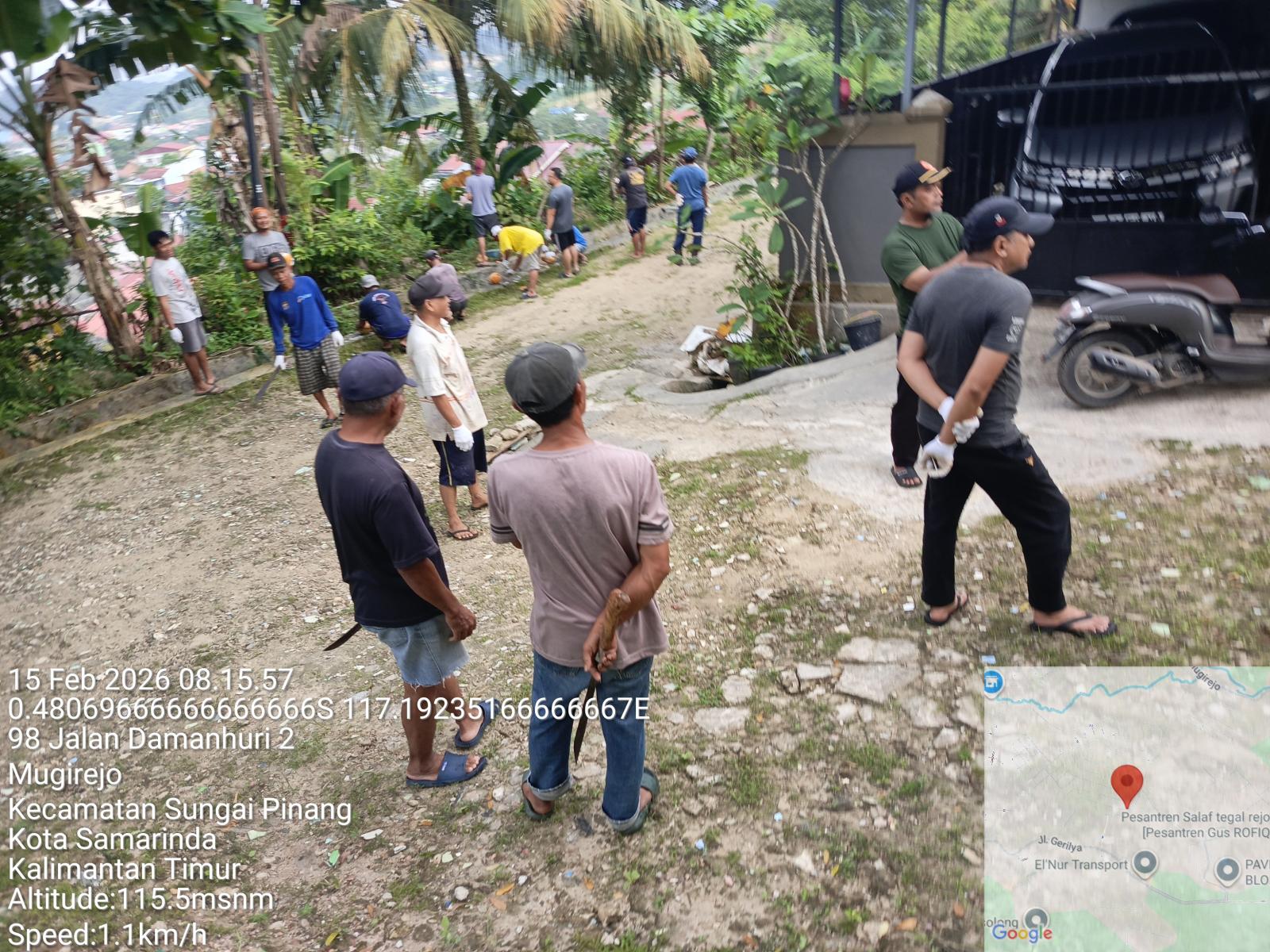Kerja Bakti Pembersihan dan Perataan Jalan di Blok G1, Warga RT 24 Perum SKM Borneo Samarinda