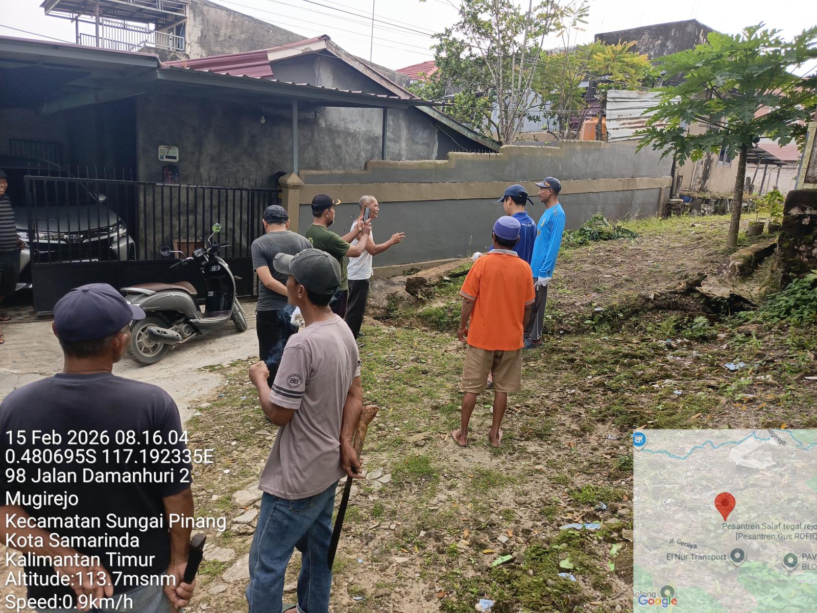 Kerja Bakti Pembersihan dan Perataan Jalan di Blok G1, Warga RT 24 Perum SKM Borneo Samarinda